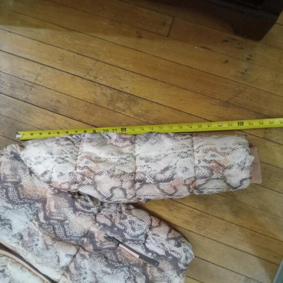 Peach, grey, and white puffer jacket - Like new - Picture 6 of 7